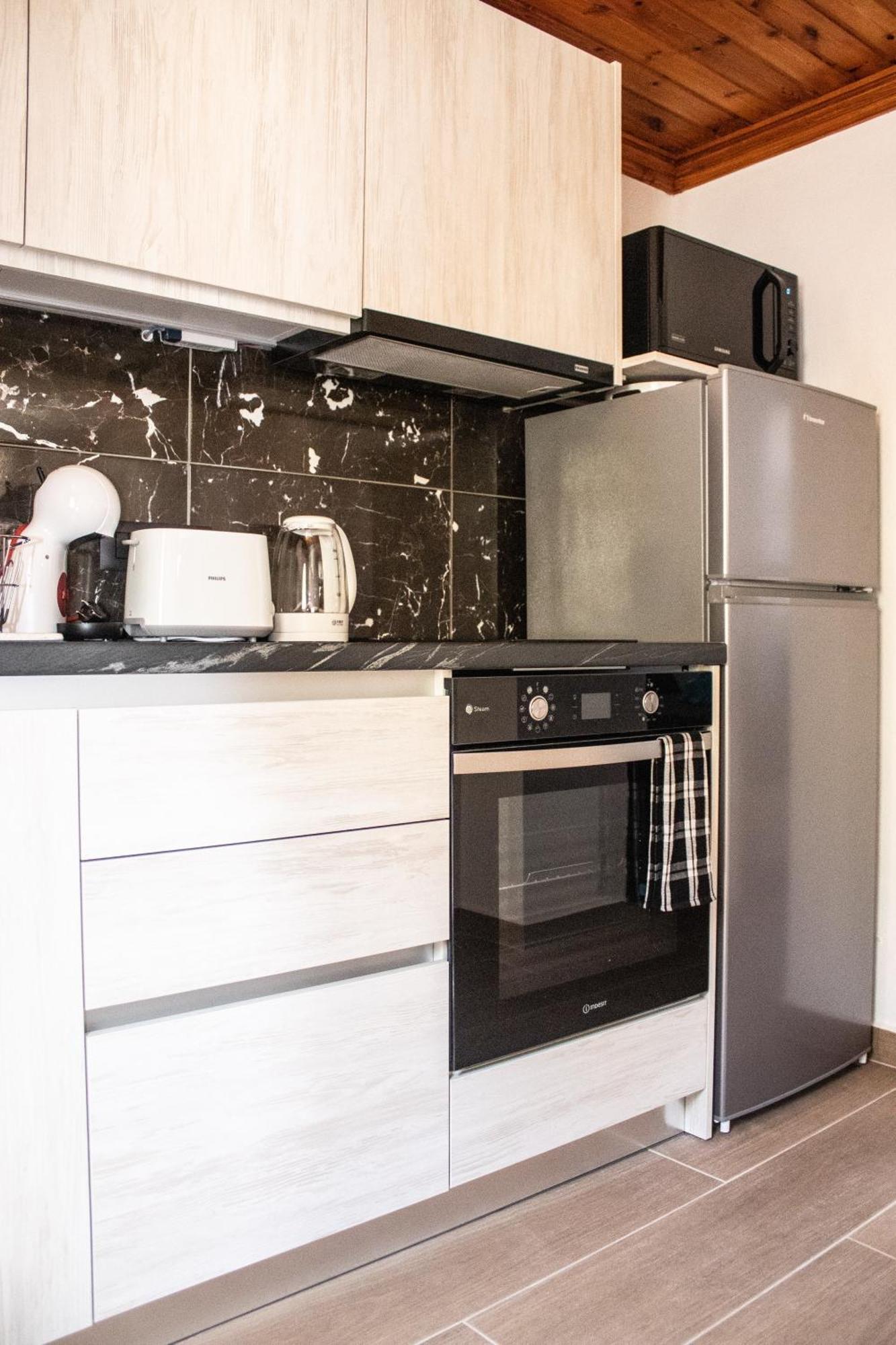 Duchess Harbour View Apartment Сими Екстериор снимка