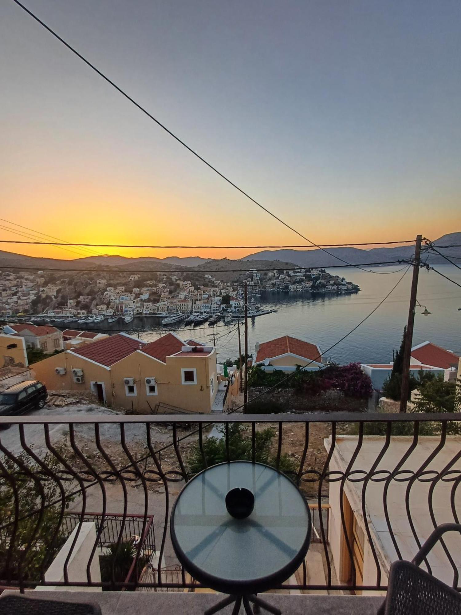 Duchess Harbour View Apartment Сими Екстериор снимка