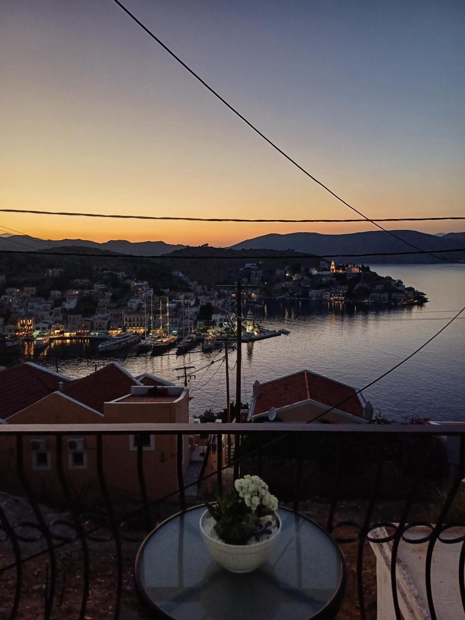 Duchess Harbour View Apartment Сими Екстериор снимка