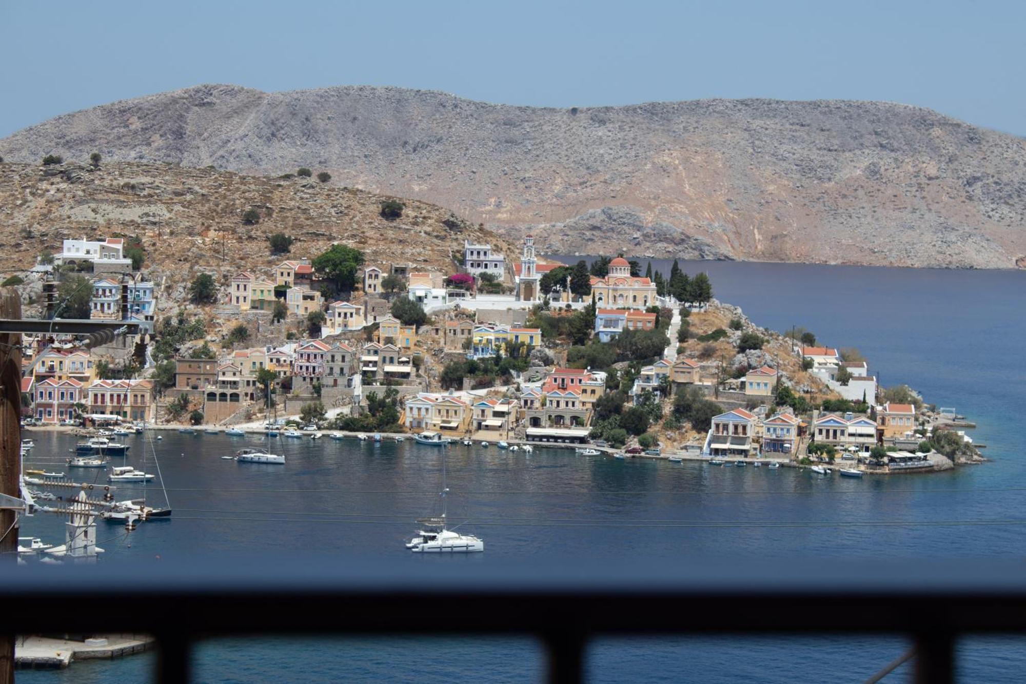 Duchess Harbour View Apartment Сими Екстериор снимка