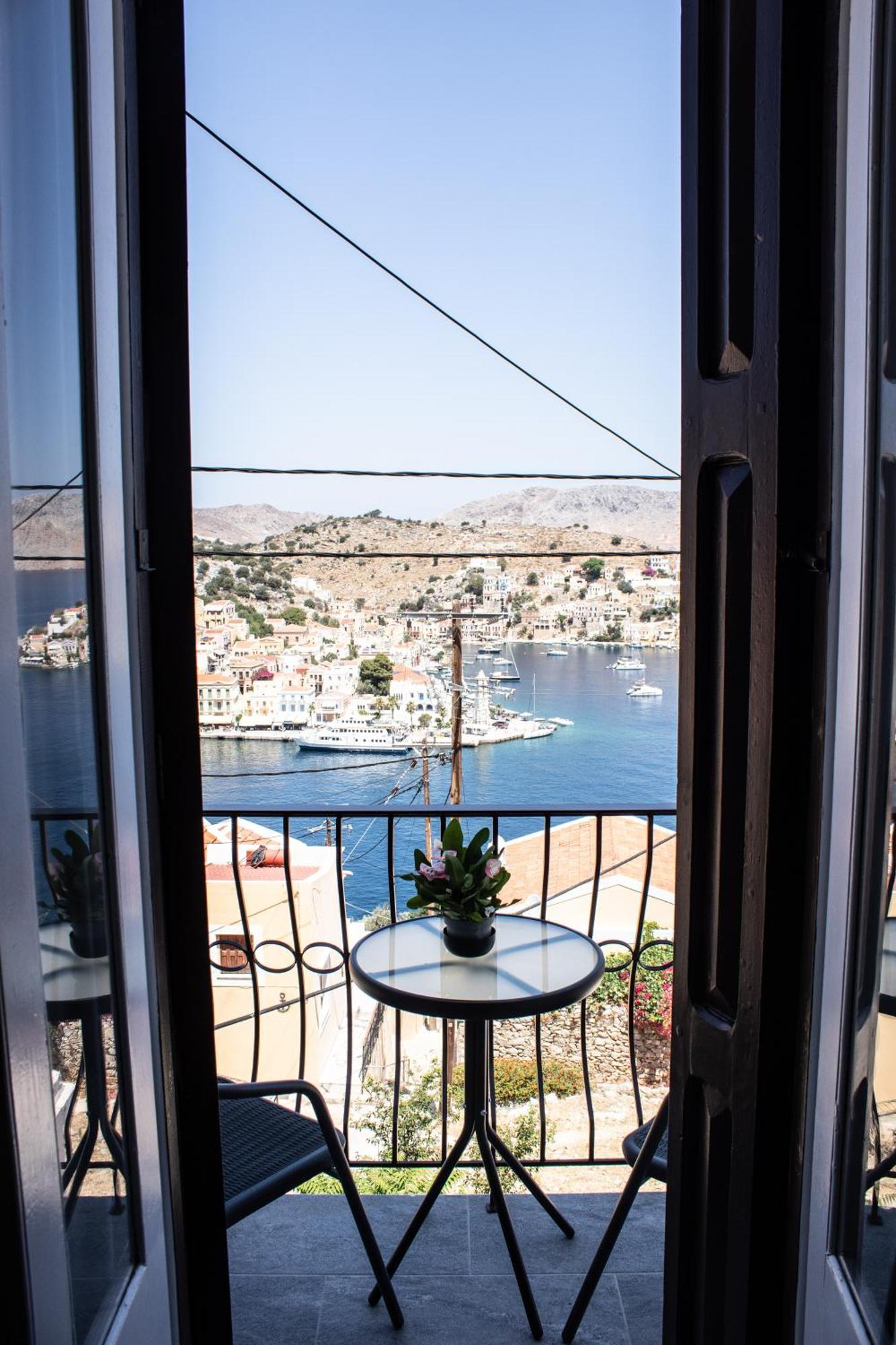 Duchess Harbour View Apartment Сими Екстериор снимка
