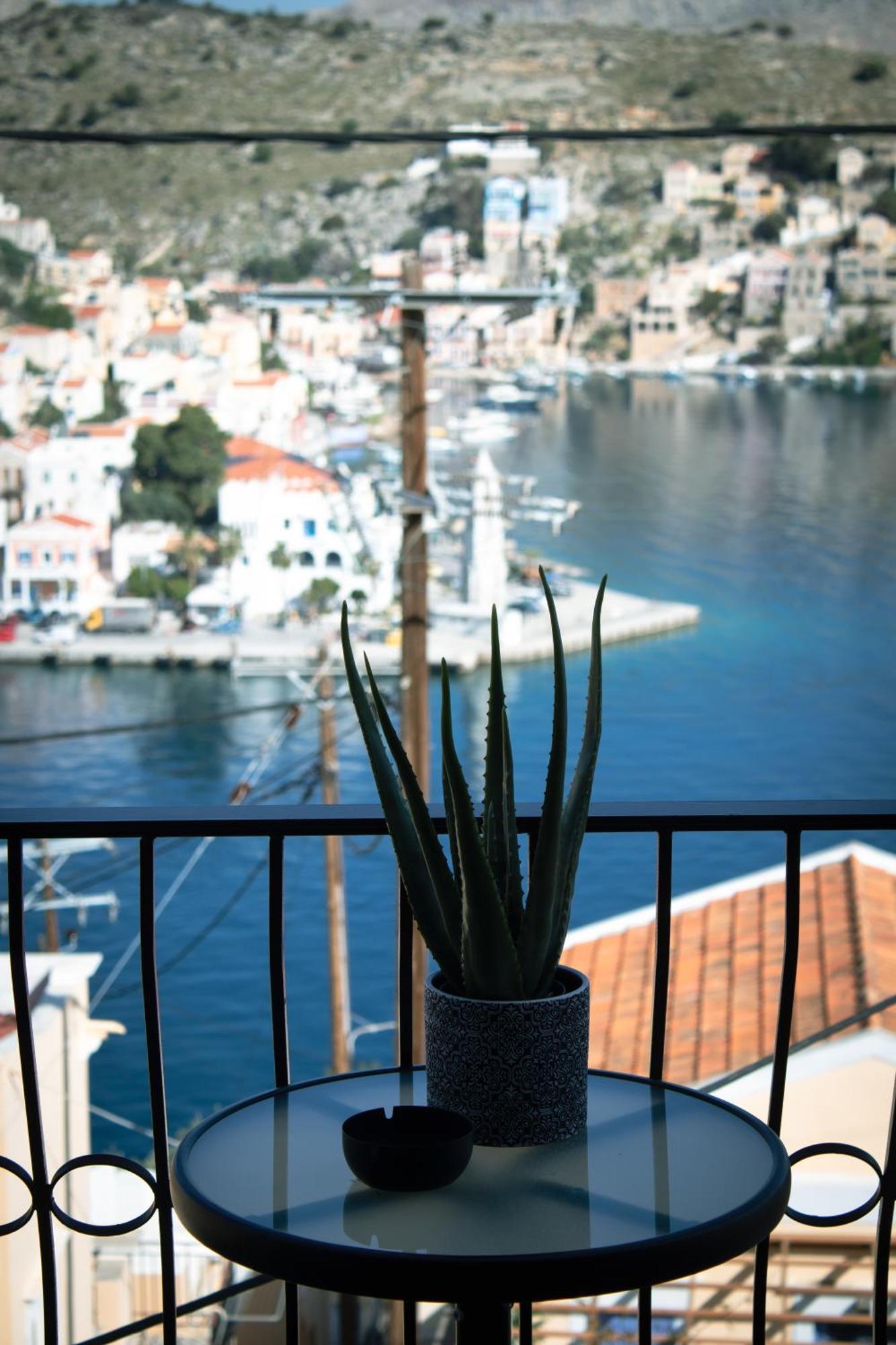 Duchess Harbour View Apartment Сими Екстериор снимка