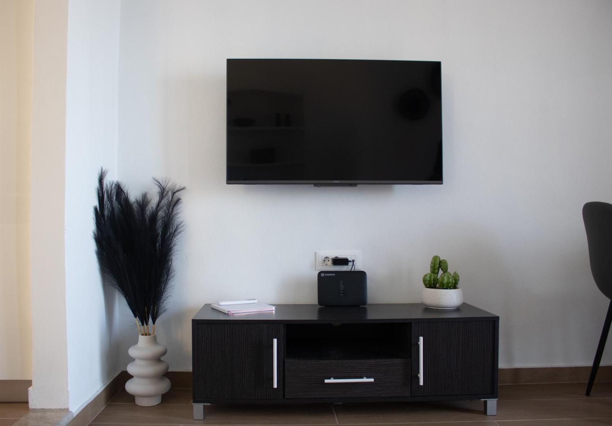 Duchess Harbour View Apartment Сими Екстериор снимка